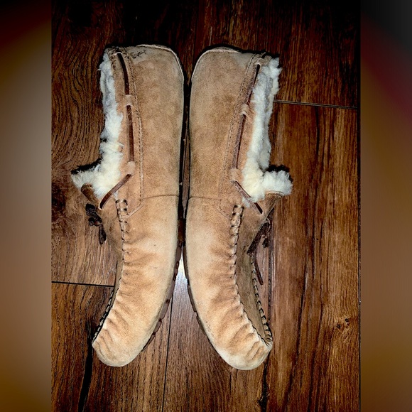 Women’s Size 9 UGG Slippers in Chestnut Color. - Picture 3 of 9